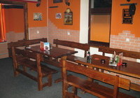 Restaurace - stoly, židle, lavice