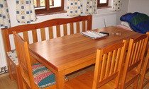 Jídelní stůl a židle Corona